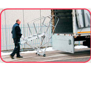 sgabello in alluminio industriale con ruote per spostamento a carriola per l'accesso ai camion